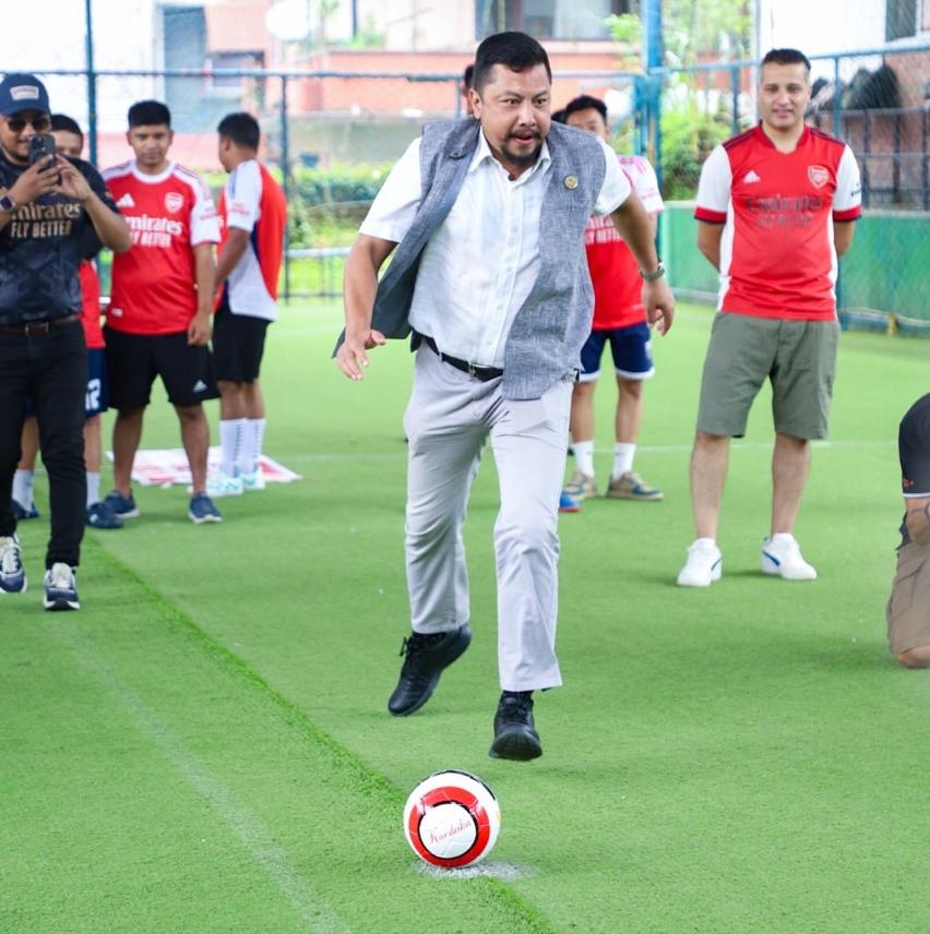 Himalayabiraj's tweet image. बेलायतको @Arsenal क्लबसँग औपचारिक आबद्धता रहेको @ArsenalNepal द्वारा आयोजित १०औं फुटसल प्रतियोगिता सम्पन्न!
आयोजक तथा सहभागी सबैलाई हार्दिक बधाई र धन्यवाद!
"Victoria Concordia Crescit" Victory Through Harmony 🔴⚪
#Gunners #ArsenalNepal #FutsalTournament #Arsenal #SportsForUnity