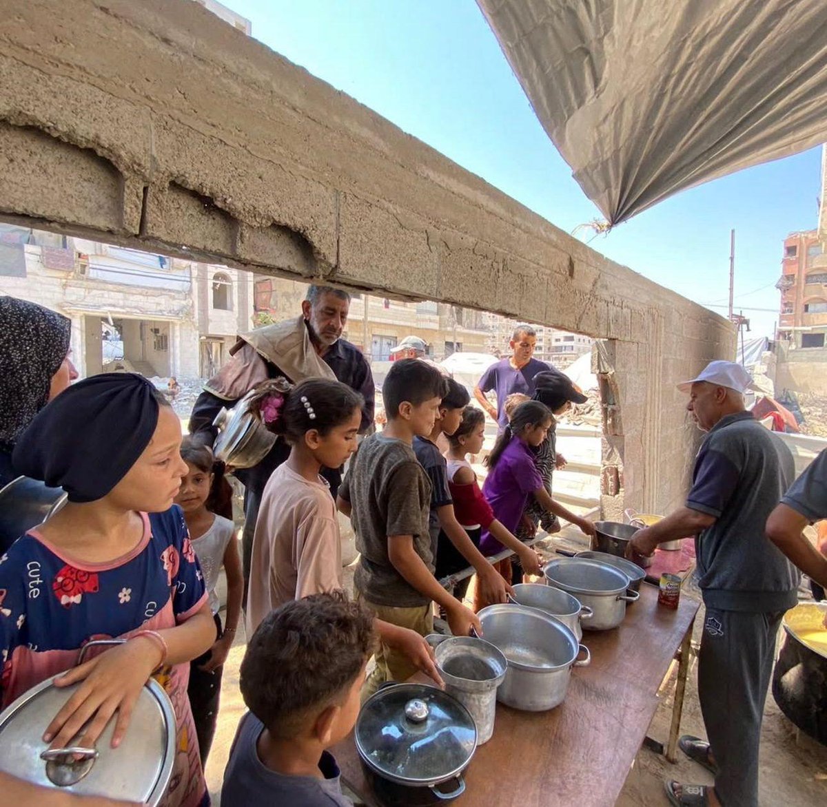 DavidG54485524's tweet image. #Tsahal
Ci-joint des photos publiées ces dernières 48 heures sur les réseaux sociaux par les organisations (sans référence aux porte-parole de Tsahal).
Photos de l'ouverture des cuisines collectives de l'organisation World Central Kitchen (WCK) - publiées par l'organisation :