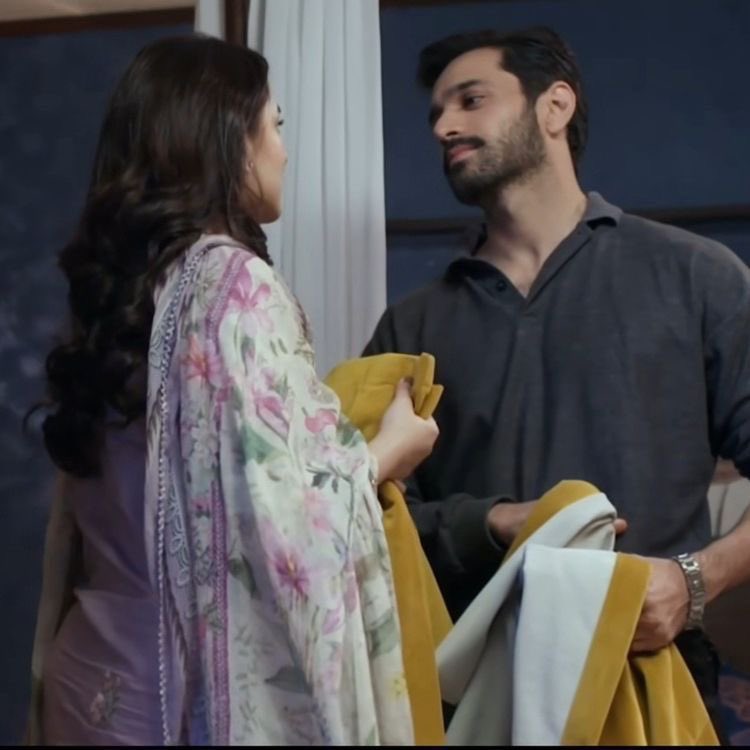 RiverPhiNicks13's tweet image. Tum chai main Parle-G
Har waqt tum mein doobne ko tiyaar baitha hoon 😋😋😋#TereBin #WahajAli #YumnaZaidi #MurtasimKhan #Meerab