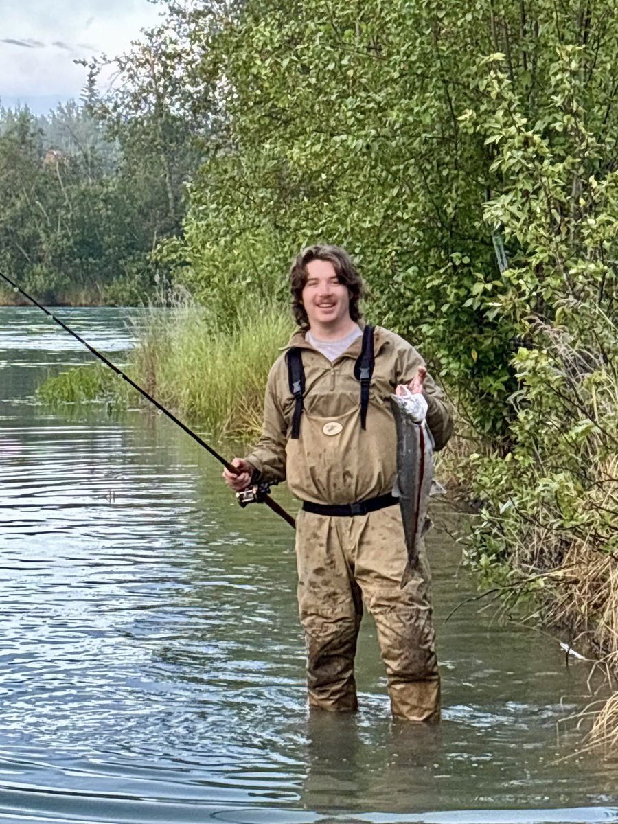 akkingon's tweet image. We hitting the river today. While I was still shuttling vehicles, my son already landed one. 🎣