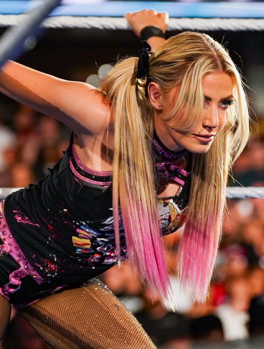 Alexa Bliss says she’s “1000000 percent totally fine” after Smackdown injury