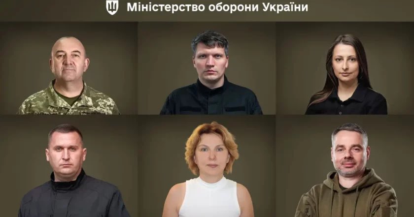 rubryka's tweet image. 👉 Міністр оборони України Денис Шмигаль представив нових заступників, призначених Кабінетом Міністрів України. Команда поповнилася досвідченими військовими, експертами з приватного сектора та фахівцями у сфері оборонних технологій.
Що про них відомо — читайте за посиланням:…
