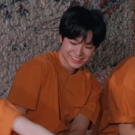luvuusy45's tweet image. 머리에둥지지어놓고 하는 거 :