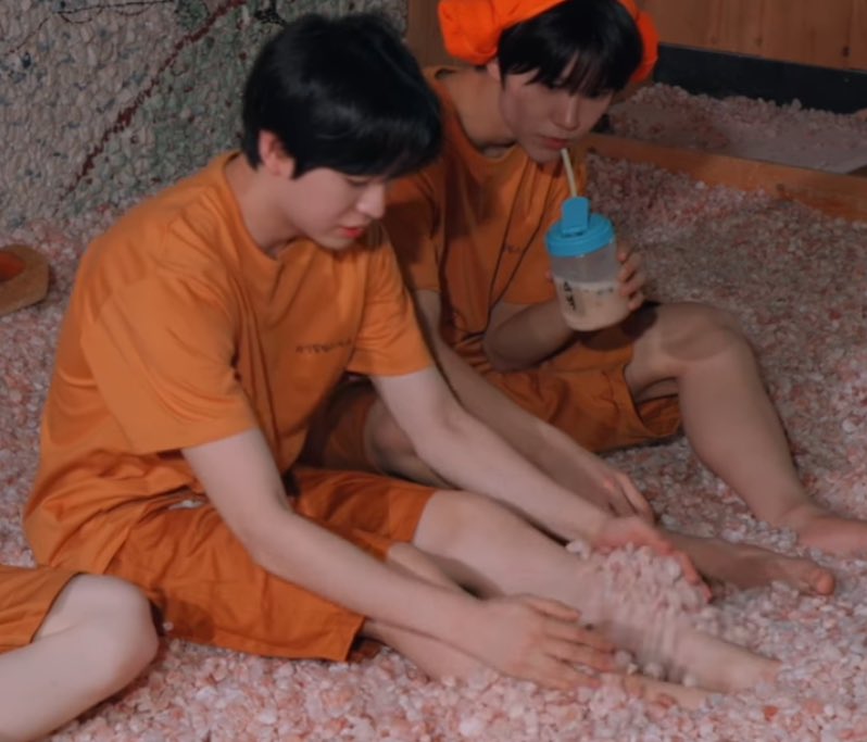 luvuusy45's tweet image. 머리에둥지지어놓고 하는 거 :
