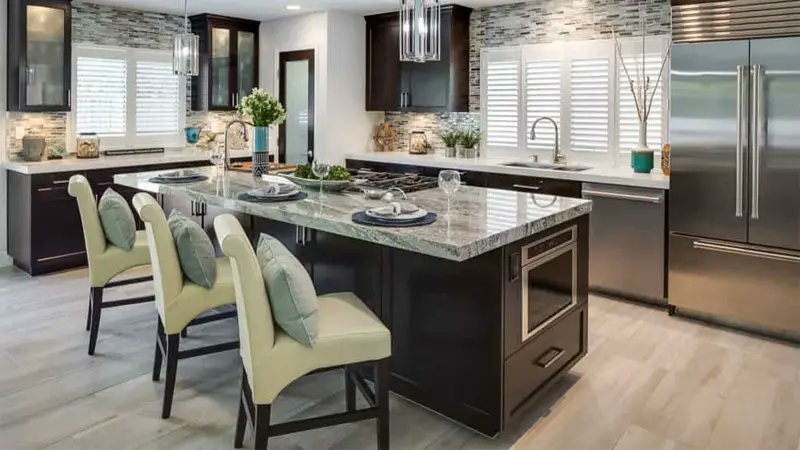 VitoDipierro's tweet image. Transitional kitchens blend the best of all styles with natural materials, muted colors, and sleek designs. Explore these 37 inspiring ideas. 😉

#Kitchen #KitchenDesigns #KitchenDesignIdeas
 LocalInfoForYou.com/194471/transit…