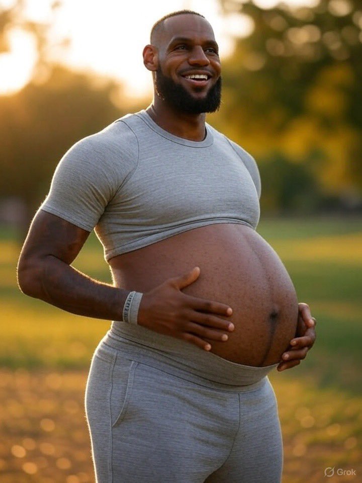 ArabianTrxnch3r's tweet image. LeBron spotted on his morning walk today!
#LePregnant
