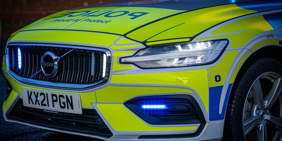 ES_News_'s tweet image. Cops Find £60k Cash in Boot After Car Pulled Over
A man and a teenage boy were arrested in Newcastle under Lyme after a planned traffic stop led to a massive discovery.
A traffic stop has led to the discovery of around £60,000 in cash stashed in the boot of a car.
Officers…
