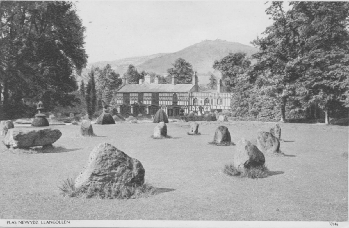 BasedInChurton's tweet image. A month ago I knew almost nothing about the National Eisteddfod or Gorsedd circles, but what a fascinating learning curve to do the research on the stone circle at Plas Newydd, Llangollen. It looks prehistoric but was built for the 1908 Eisteddfod. More at wp.me/pcZwQK-7Lm