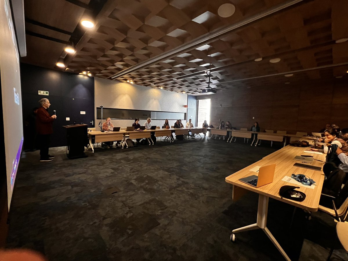 LuciaViola9's tweet image. Ha sido un honor y un gusto tenerlos en Bogota trabajando 2 días por el cribado de cáncer de pulmón @Neumologica @Fundacion_CTIC @InvestigaCTIC - Dr. Henschke - Dr. Yankelewitz - Dr. Yip