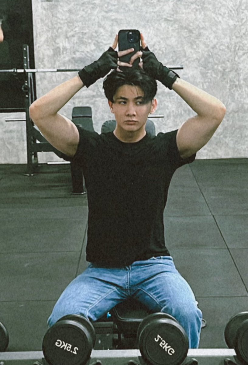 yiwobfs's tweet image. sir, excuse me?!