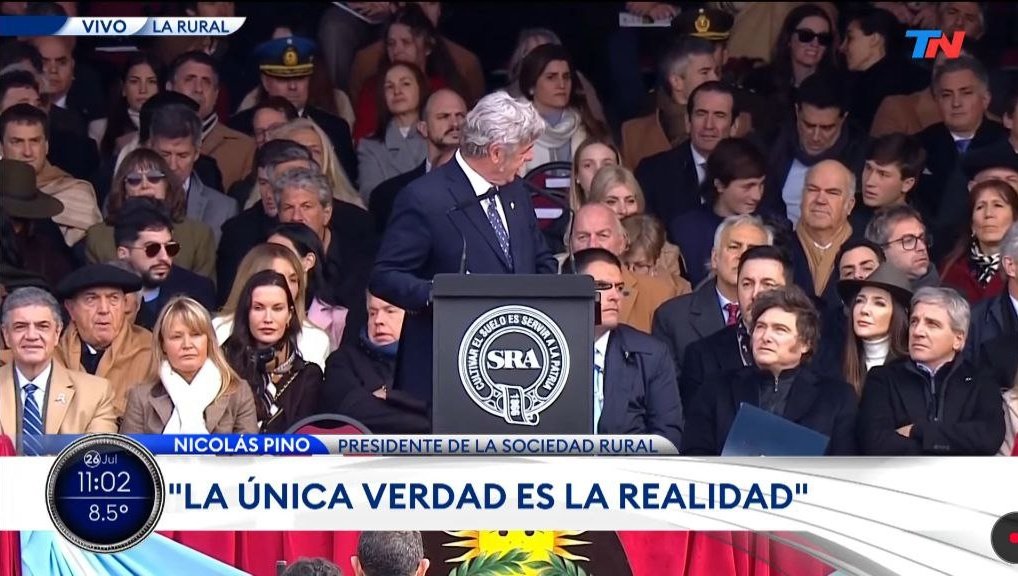 gonziver's tweet image. Pinta que no se fuman uno al otro.