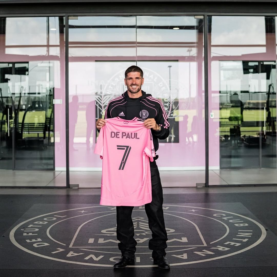 delpynews's tweet image. ▶️ JUGARÁ CON MESSI COMO LO HACE EN SU SELECCIÓN | 🔥
🇦🇷Rodrigo De Paul es nuevo jugador del Inter de Miami.
⚽️El jugador de 31 años llegó a préstamo hasta el final de la temporada 2025 de la MLS, con opción a extender el vínculo hasta 2029.
Vía: Filo News.