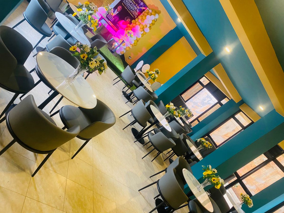 A Toast to the President 👸 UPtown Installation locked in 🔐

#UptownInstallation
#UptownLife✌️