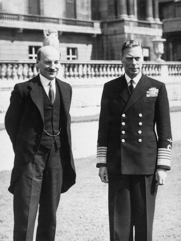 Today in #WWII History: 80 Years Ago—26 July 1945: British parliamentary election results are announced with a Labour Party victory; Prime Minister Winston Churchill resigns, replaced by Clement Attlee. [📷Attlee and King George VI, 26 Jul 1945] #TDIH #OTD sarahsundin.com/today-in-world…