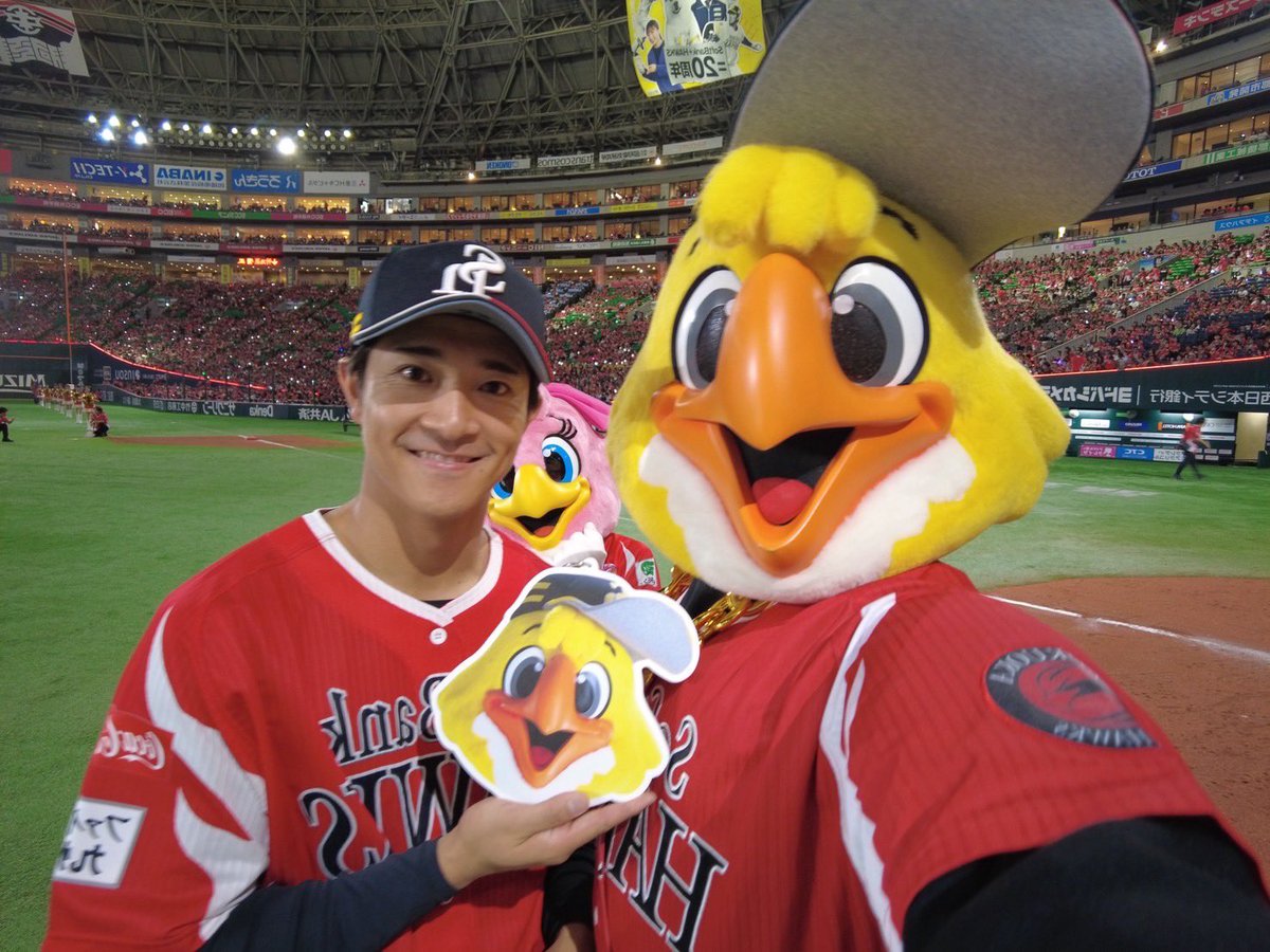 hawksHarry's tweet image. 鷹祭SUMMER BOOST第1戦 たかほー☆
11得点の大量点!
みんなで応援BOOSTしました⭐️
ありがとう!!
今日のヒーローはこの2人!
明日も試合前から、熱く盛り上がって行きましょう!
DJ KOOさん、AKB48のみなさんありがとうございました♪
#sbhawks
