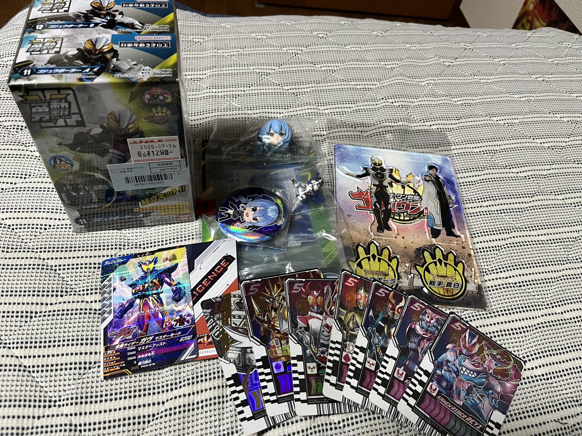 S_J_pad_02's tweet image. 今日の戦利品
小物多めだけどめちゃくちゃ安く買えてよかった
特にポーラーの勇動とアクスタは半ば諦めかけてたから買えて嬉しい