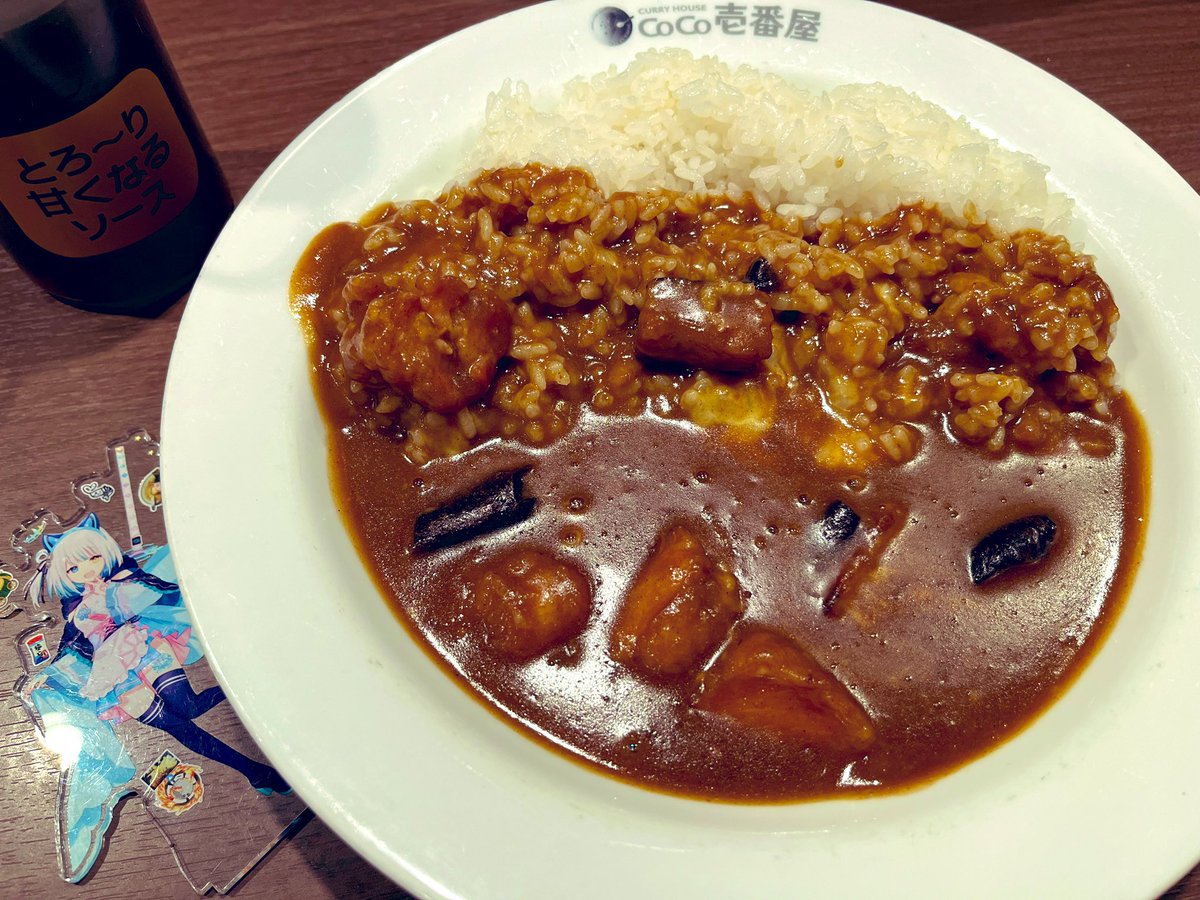 Bashamichi_H's tweet image. 秋葉原のCoCo壱番屋。
『CoCo壱番屋 JR秋葉原駅昭和通り口店』さん。
店舗限定メニュー❗️🍛
『アキバまかないカレー』900円
(店舗限定とか言ってトッピングをただ組み合わせただけじゃ無いの...?)
と!思ったみなさん!!
違います‼️
なんと通常のCoCo壱より濃厚!…