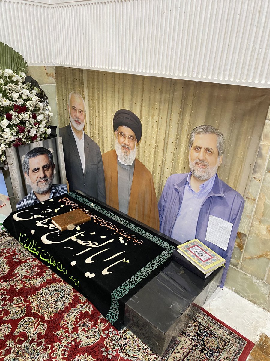 sarbaz1399's tweet image. مردان خدا پردهی پندار دریدند
یعنی که به جز غیر خدا هیچ ندیدند!
«شهید القدس حاج رمضان»
#عند_ربهم_یرزقون ❤️