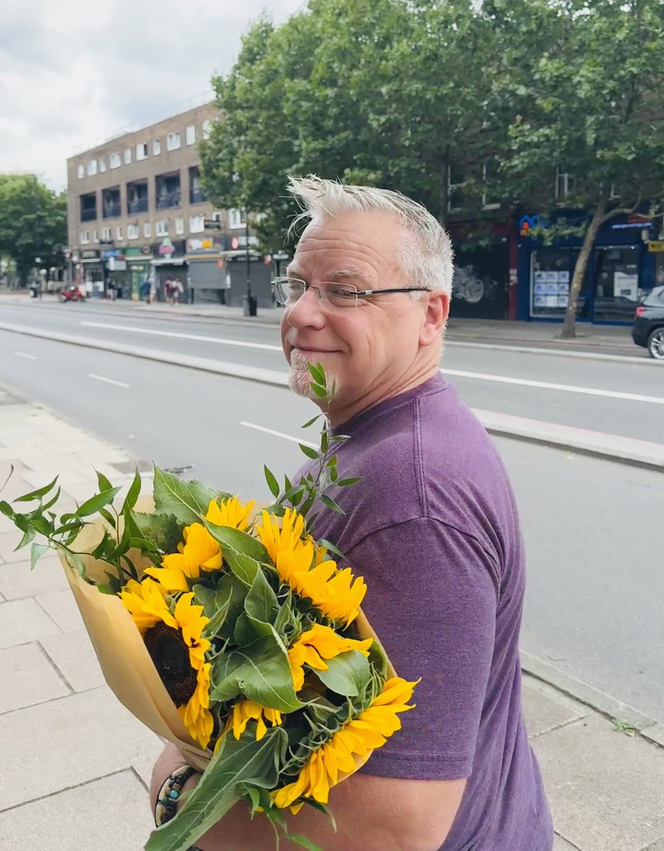 giumetric's tweet image. Se qualcuno “ruba” un girasole per te sotto sotto c’è…
