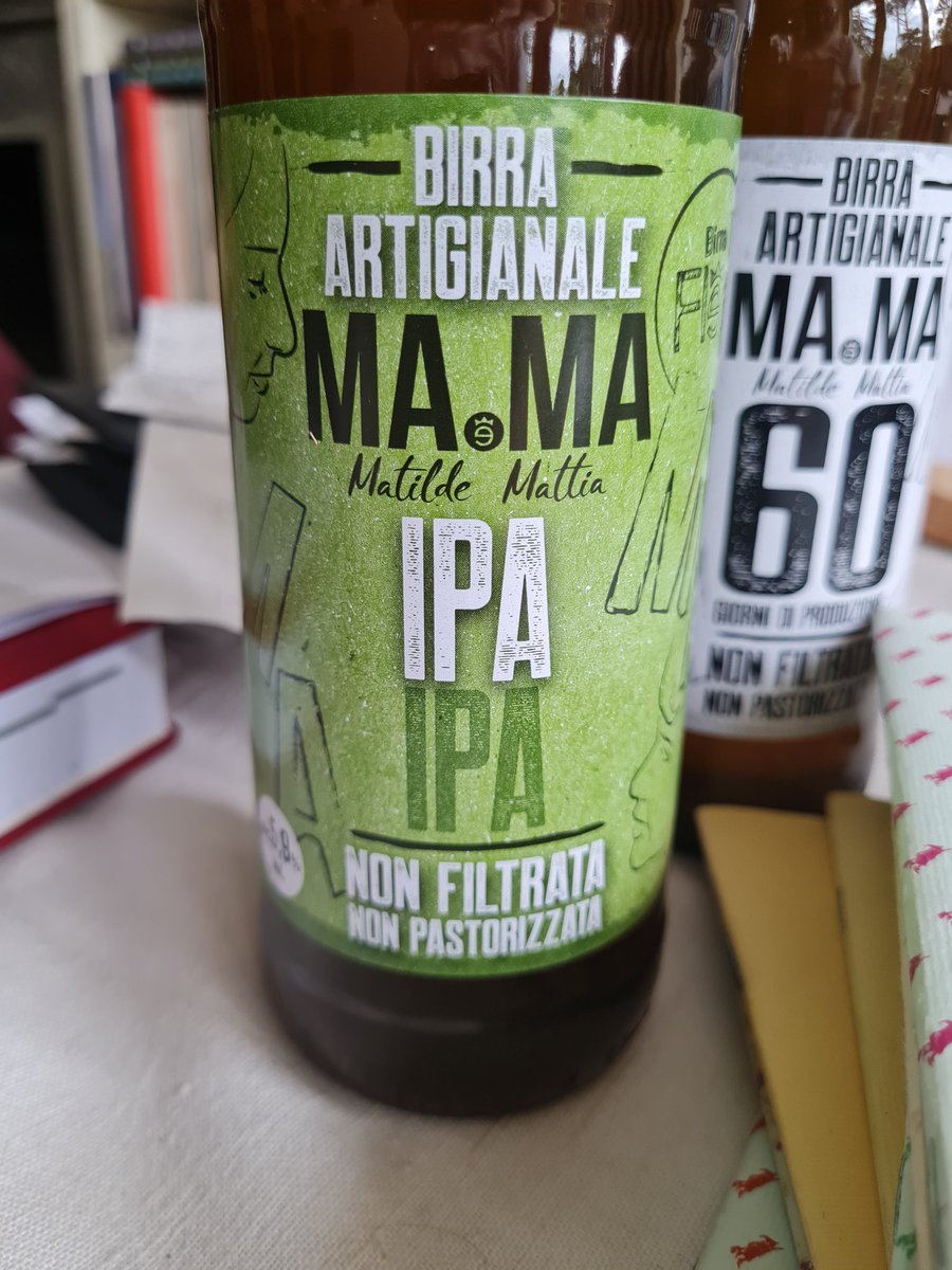 WalterRossi2's tweet image. Il poeta, di solito, è uno squilibrato. Nessuno lo vuole come amico. E così, per stasera, ho preso due birre di Matilde e Mattia. Una per me e una per Dino Campana, il gatto della Guardiana. C&apos;è il malto d&apos;orzo. C&apos;enno i luppoli e i lieviti. E c&apos;è l&apos;acqua umbra, di Gualdo Tadino.