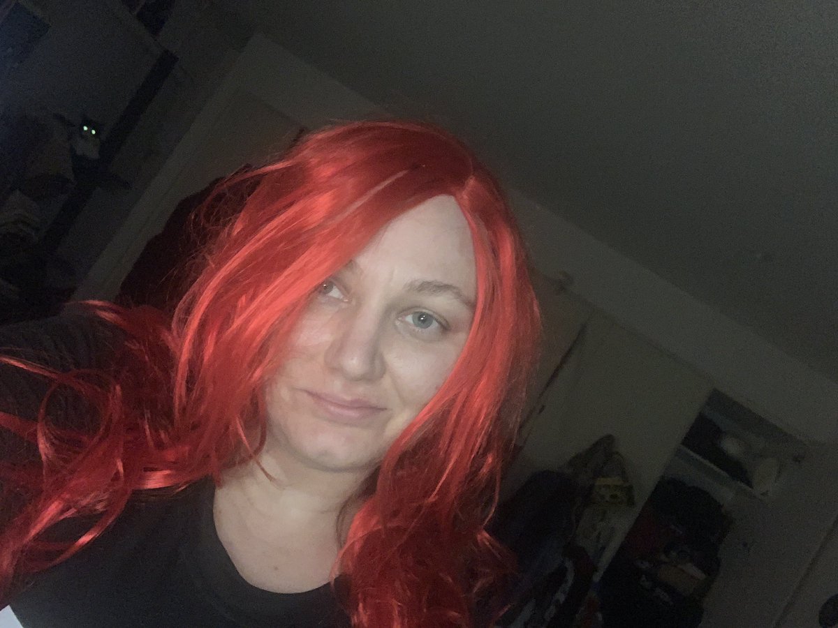 Naddleslee's tweet image. #BLACK OR #RED
The red is from a Jessica Rabbit get up, but the brunette is meant to be #JackyKennedy but I donβt think it looks right?)