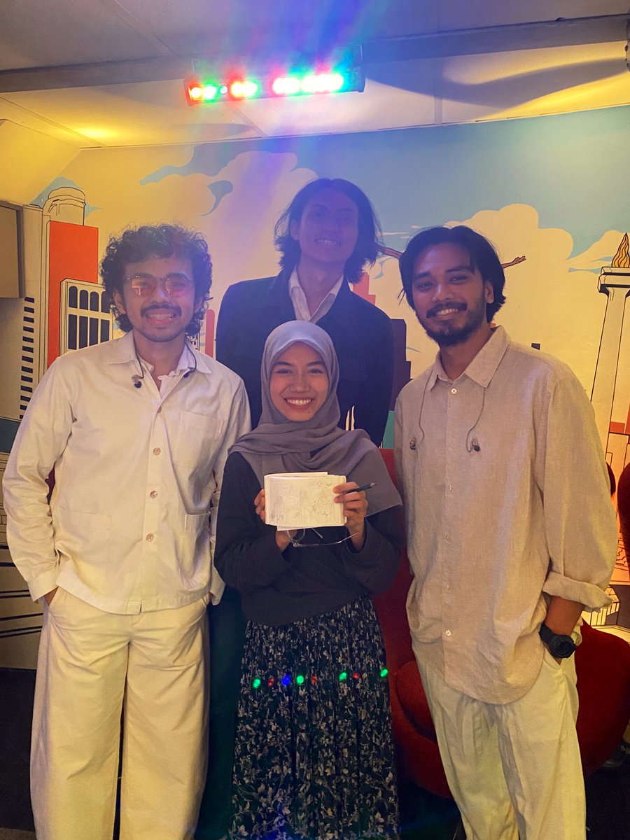 Nikmatin gigs The Halos <a href="/matterhalo/">Matter Halo</a> sambil gambar santai-santai 😊