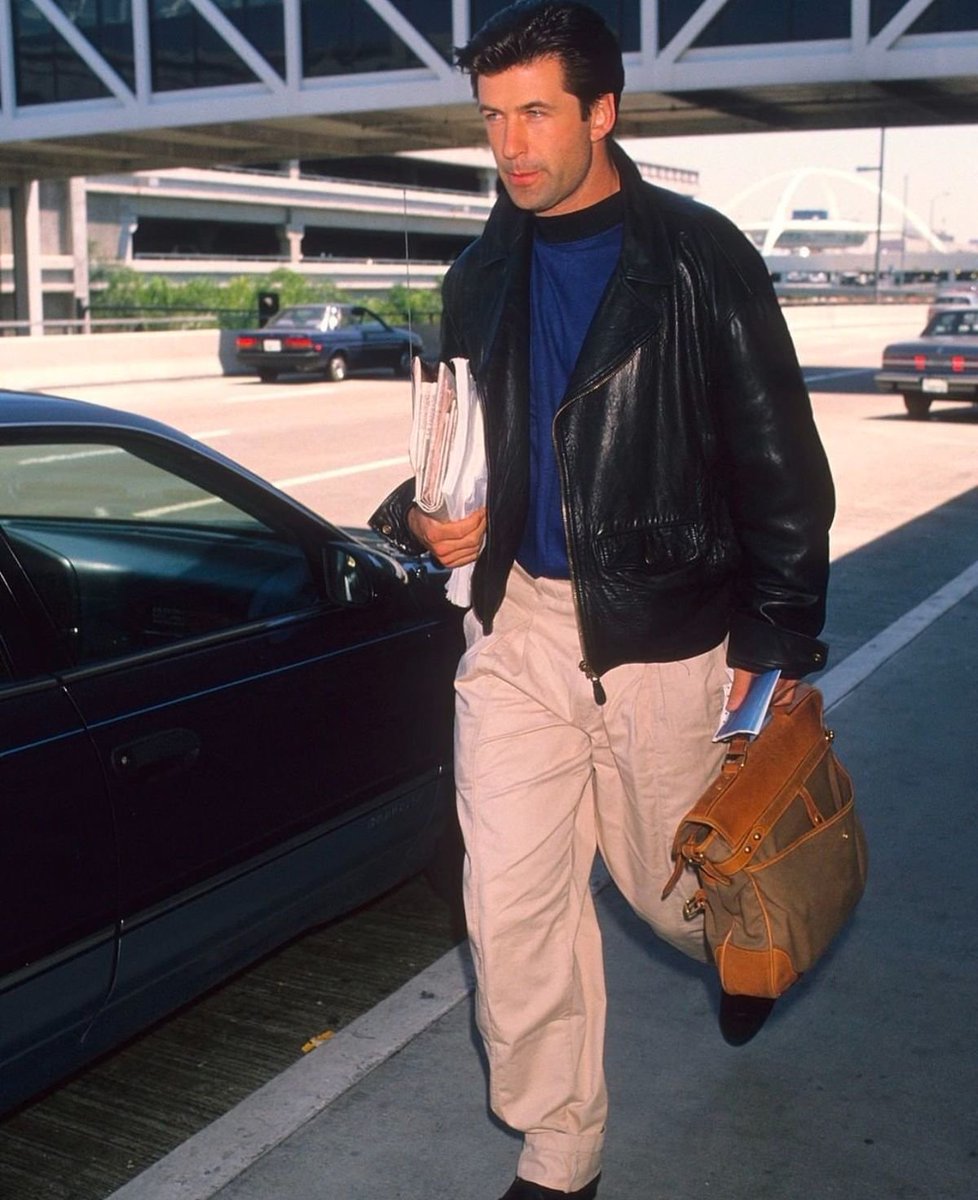 pyschonoice's tweet image. me omw to bro to pitch this week&apos;s 5th startup idea