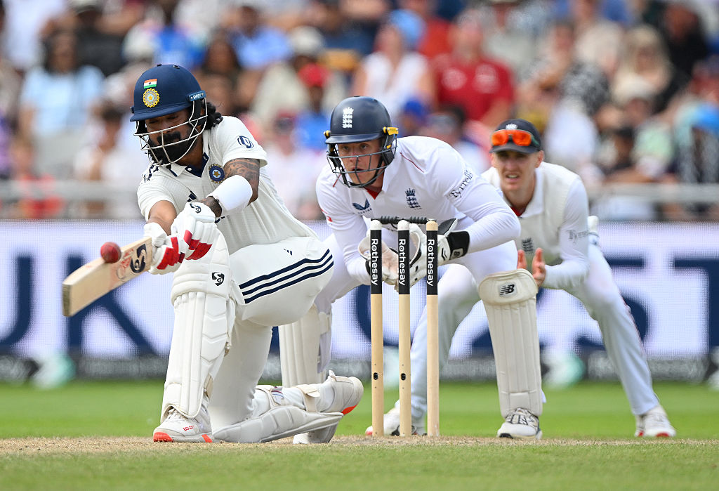 Cricket_TS's tweet image. TEA!! ๐ฝ๏ธ
A good session for the visitors, as Rahul & Gill form a crucial partnership ๐ช
๐ฎ๐ณ India are 86-2
๐ They trail by 225 runs
#ENGvIND is available for overseas listeners on the @Cricket_TS YouTube Channel ๐
๐บ WATCH: youtube.com/live/1HhUb6S09โฆ