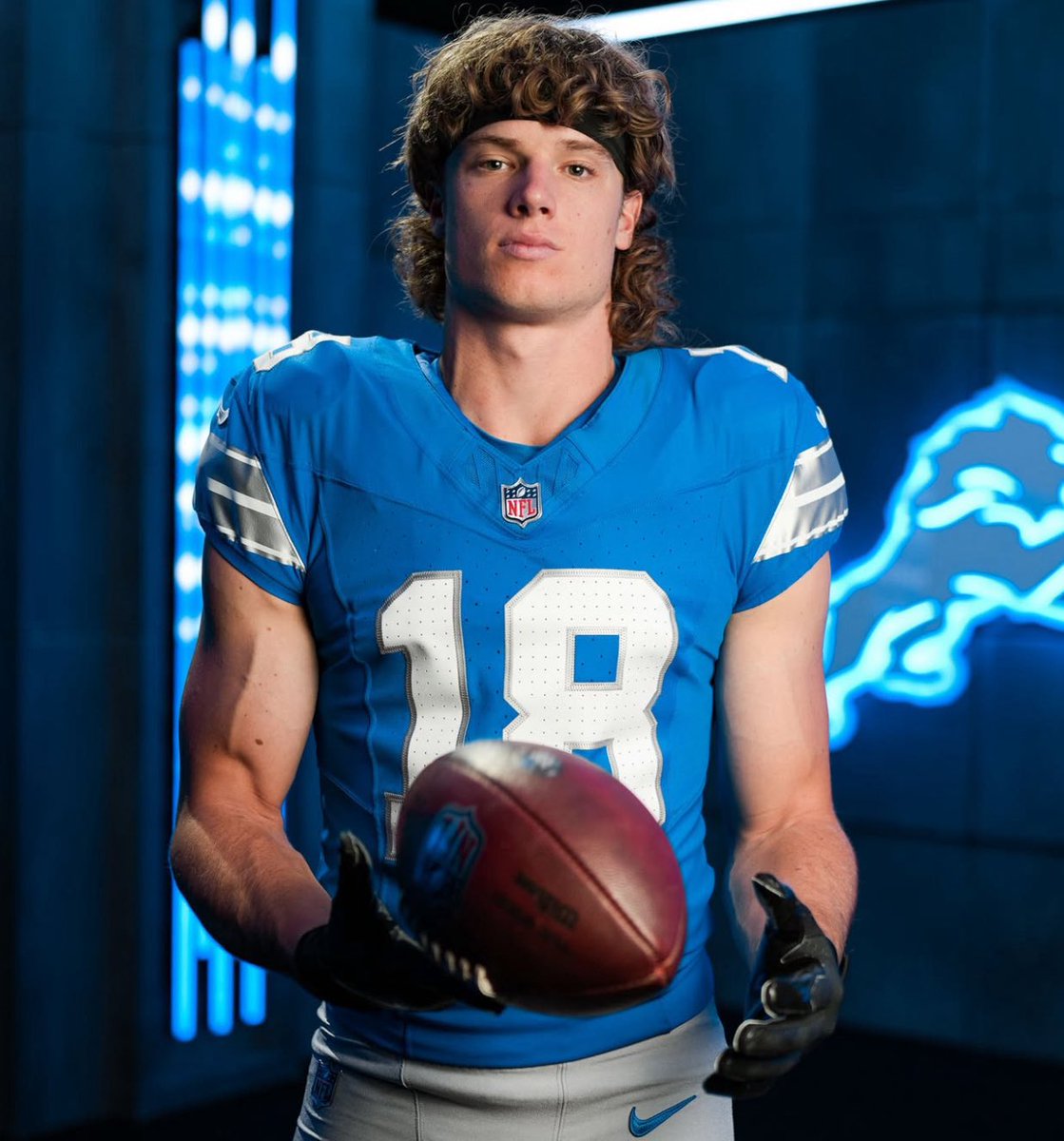 Crunch Time Sports (@officialctpod) on Twitter photo LIONS REPORT: Detroit Lions training camp ended today with a Hendon Hooker DIME to rookie WR Isaac TeSlaa for a 30-yard gain and potential TD, per <a href="/DetroitOnLion/">Jeremy Reisman</a>
The ROOKIE WR Isaac TeSlaa is having himself a CAMP 🔥 LIONS REPORT: Detroit Lions training camp ended today with a Hendon Hooker DIME to rookie WR Isaac TeSlaa for a 30-yard gain and potential TD, per <a href="/DetroitOnLion/">Jeremy Reisman</a>
The ROOKIE WR Isaac TeSlaa is having himself a CAMP 🔥
