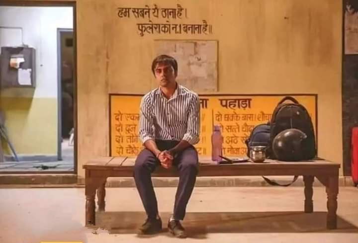 एक उम्र के बाद खैरियत कौन पूछता है …कोई नौकरी पूछता है तो कोई सैलरी पूछता है !!💯