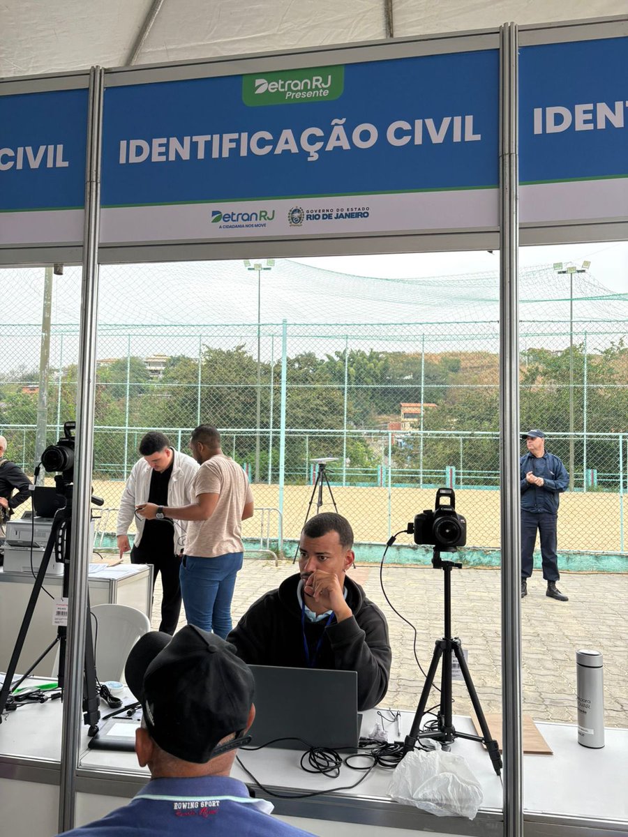 DetranRJ's tweet photo. 📍 O #DetranPresente já está atendendo em #TrêsRios!
Serviços como emissão de identidade, CNH e muito mais até às 16h.
📌 Av. Prefeito Alberto da Silva Lavinas, em frente à quadra de areia. Não é necessário agendamento.
Estamos esperando por você! 🚘🪪 https://t.co/WaBcMaamYf