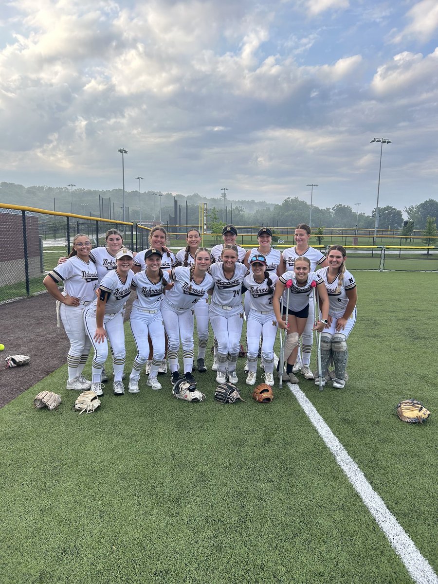 nebraskagold816's tweet photo. These girls decided it was too easy to win the 1st bracket game. They battled through the loser bracket and earned a spot in the top 4. Proud of their fight! #nebraskagold https://t.co/OrfEvaF9Vx