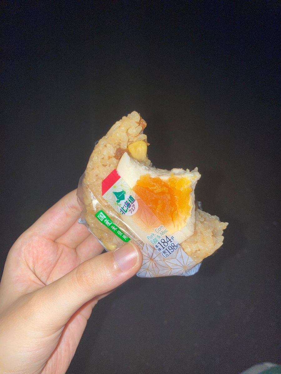 tsum_e7's tweet image. ツメの運動量台無し食べ歩きシリーズ