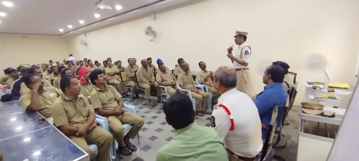 HYDTP's tweet image. #HYDTPweBringAwareness
Today, Sri. C. Venu Gopal Reddy, Addl. DCP Trf-I along with @TTIBegumpet staff, conducted a Traffic Awareness Program for the employees & drivers of @TGSRTCHQ at Jublee Bus Station, Secunderabad and sensitised them on #TrafficRules
#TrafficEducation