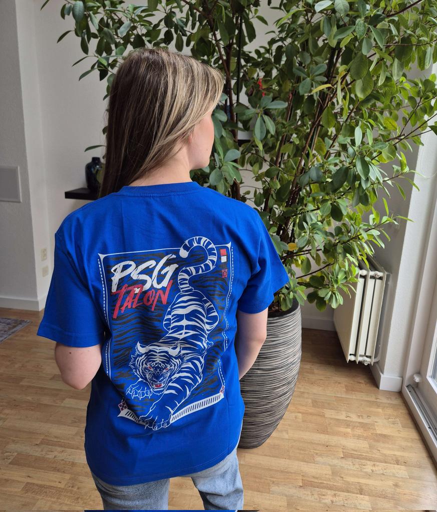 FastAnne_'s tweet image. "𝘠𝘰𝘶 𝘤𝘢𝘯 𝘳𝘶𝘯 𝘣𝘶𝘵 𝘺𝘰𝘶 𝘤𝘢𝘯'𝘵 𝘩𝘪𝘥𝘦"
How cool is this amazing package @psgtalonr6 sent to me to celebrate the release of their Deimos bundle!
And they know me so well, with the text on that card 🥹🥰