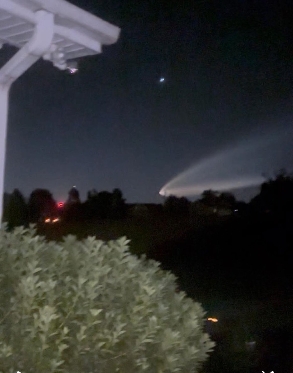 CodyAlcorn's tweet image. 🛰️
Check out these pictures captured overnight of SpaceX launching a Falcon 9 rocket from the Cape Canaveral Space Force Station.
The pictures were sent to me from people across South Carolina this morning.