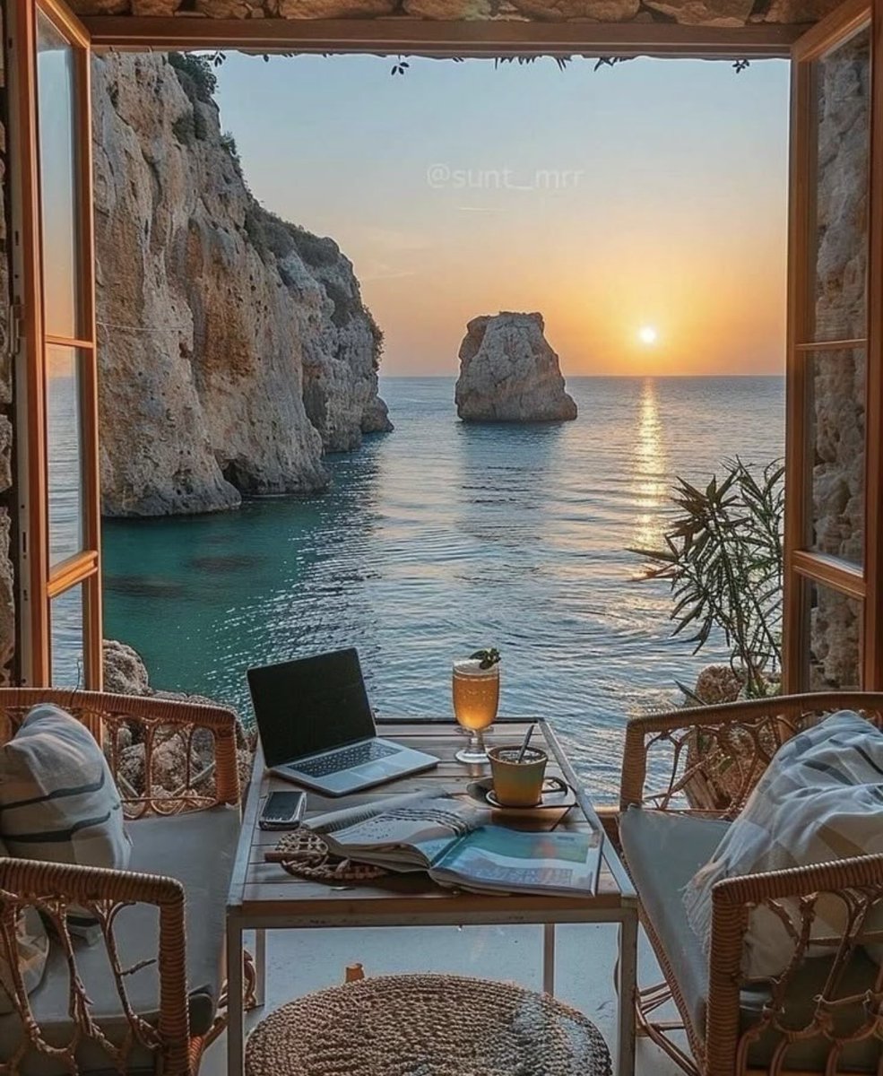 Lisa65853277's tweet photo. Saturday morning thoughts: If I can’t wake up to this view, at least I can pretend I’m there :) Good morning
#MentallyThere #OceanView #SoftSaturday https://t.co/SQ5RY1qgot