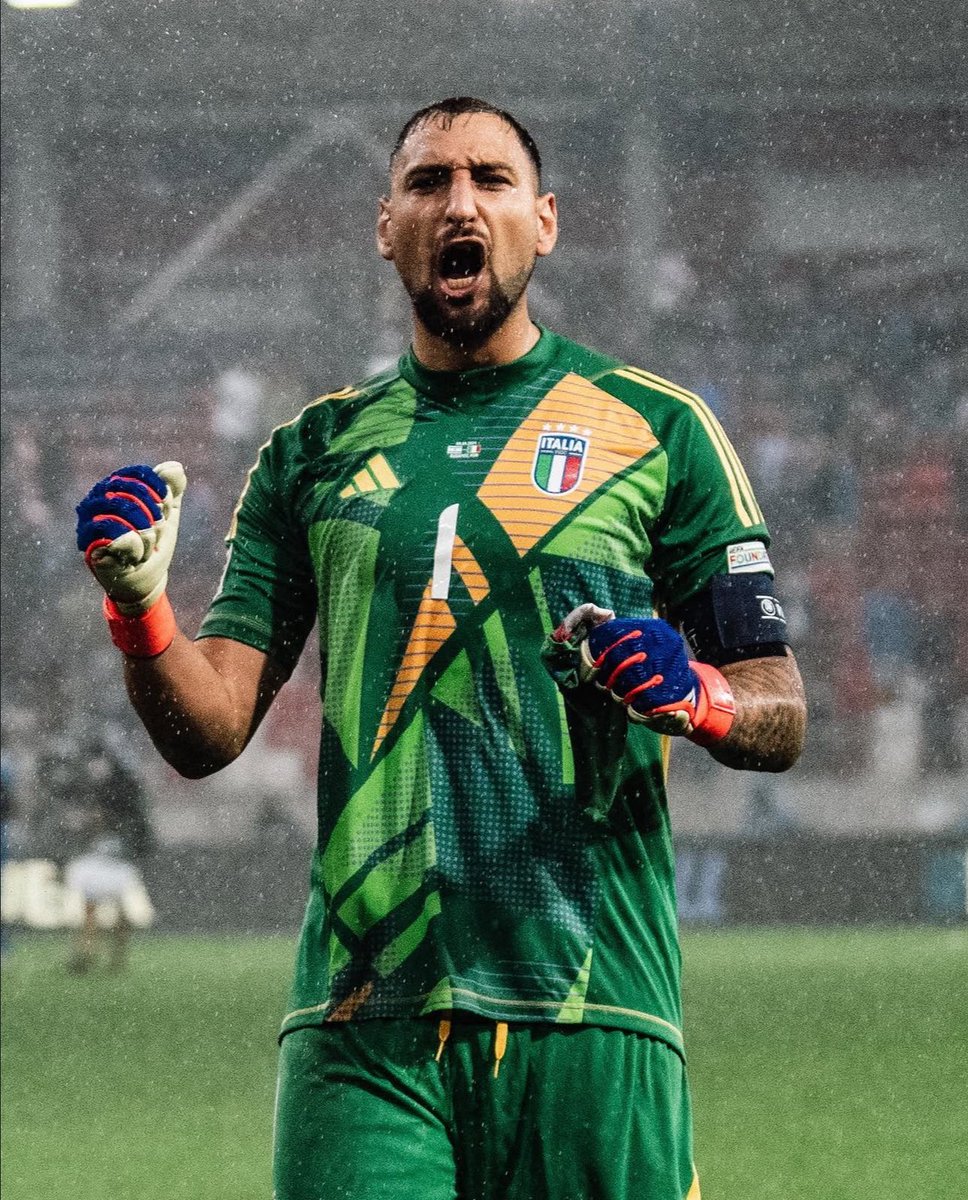 PSG_Report's tweet image. Gianluigi Donnarumma’s entourage are actively exploring the market for potential destinations this summer, since the negotiations with PSG are not progressing. — Galatasaray remain the most interested club to date. @sachatavolieri 🥈🇮🇹