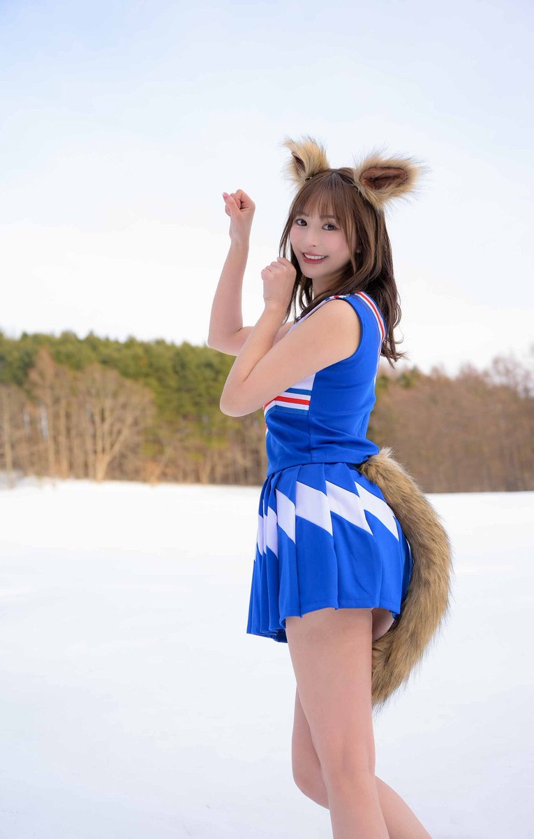 MinamiHimeno000's tweet image. 可愛い狐の耳🦊と赤いセクシーな衣装とのギャップ✨
陰影を活かしたショット✨
左は立体感や深みが出て雰囲気が出ている1枚✨✨
やや露出がある為作品で楽しんでいただけたら嬉しいです😘
いよいよ明日リリイベ!!
よろしくお願い申し上げます🙇♀️