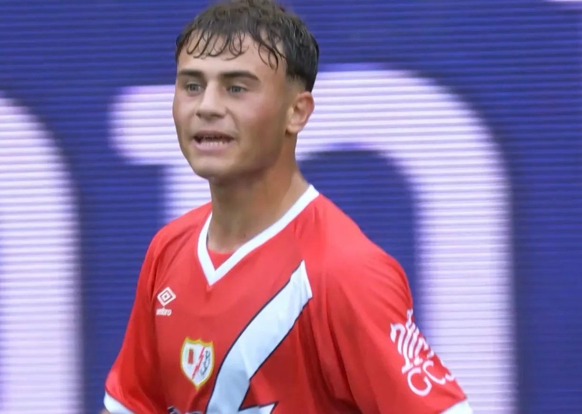 Samu Becerra ha dado una exhibición en la goleada del Rayo Vallecano. Doblete de asistencias en la primera parte y generando mucho peligro. 

Es pretemporada, pero este chico se está ganando quedarse o coger ritmo en Segunda División.

¡Qué nivel! 👊🏻⚡