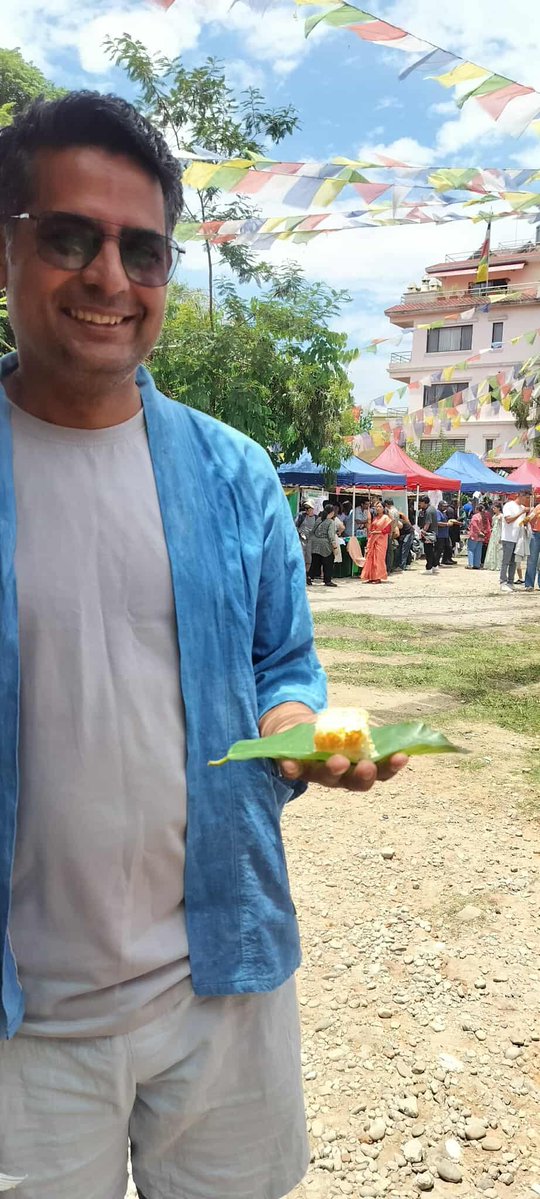 DhakalSaurav's tweet image. सालकाे पातमा केक । VEGAN foods at Kathmandu Veg Fest 2025 #utpalacafe !