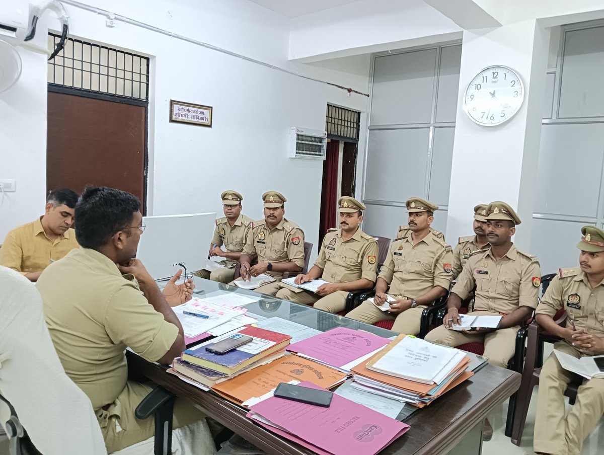 AZAMGARH POLICE (@azamgarhpolice) on Twitter photo #SSPAzh рд╢реНрд░реА рд╣реЗрдорд░рд╛рдЬ рдореАрдирд╛ рдХреЗ рдирд┐рд░реНрджреЗрд╢рди рдореЗрдВ,
#Spraazh рд╢реНрд░реА рдЪрд┐рд░рд╛рдЧ рдЬреИрди рджреНрд╡рд╛рд░рд╛ рдЧреНрд░рд╛рдореАрдг рдерд╛рдиреЗ рдХреЗ рд╕рд╛рдЗрдмрд░ рд╣реЗрд▓реНрдк рдбреЗрд╕реНрдХ рдкреНрд░рднрд╛рд░рд┐рдпреЛрдВ рдХреЗ рд╕рд╛рде NCRP рдкрд░ рджрд░реНрдЬ рд╢рд┐рдХрд╛рдпрддреЛ рдХреА рдорд╛рд╕рд┐рдХ рд╕рдореАрдХреНрд╖рд╛ рдХреА рдЧрдпреА рд╡ рдЖрд╡рд╢реНрдпрдХ рджрд┐рд╢рд╛ рдирд┐рд░реНрджреЗрд╢ рджрд┐рдП рдЧрдПред
#UPPolice <a href="/adgzonevaranasi/">ADG ZONE VARANASI</a> <a href="/digazamgarh/">DIG Range Azamgarh</a> #SSPAzh рд╢реНрд░реА рд╣реЗрдорд░рд╛рдЬ рдореАрдирд╛ рдХреЗ рдирд┐рд░реНрджреЗрд╢рди рдореЗрдВ,
#Spraazh рд╢реНрд░реА рдЪрд┐рд░рд╛рдЧ рдЬреИрди рджреНрд╡рд╛рд░рд╛ рдЧреНрд░рд╛рдореАрдг рдерд╛рдиреЗ рдХреЗ рд╕рд╛рдЗрдмрд░ рд╣реЗрд▓реНрдк рдбреЗрд╕реНрдХ рдкреНрд░рднрд╛рд░рд┐рдпреЛрдВ рдХреЗ рд╕рд╛рде NCRP рдкрд░ рджрд░реНрдЬ рд╢рд┐рдХрд╛рдпрддреЛ рдХреА рдорд╛рд╕рд┐рдХ рд╕рдореАрдХреНрд╖рд╛ рдХреА рдЧрдпреА рд╡ рдЖрд╡рд╢реНрдпрдХ рджрд┐рд╢рд╛ рдирд┐рд░реНрджреЗрд╢ рджрд┐рдП рдЧрдПред
#UPPolice <a href="/adgzonevaranasi/">ADG ZONE VARANASI</a> <a href="/digazamgarh/">DIG Range Azamgarh</a>