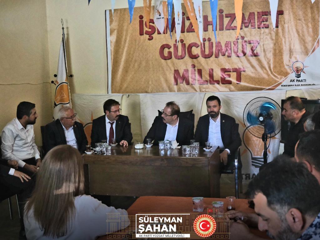 📍Yenifakılı

Cenaze merasiminin ardından Yozgat Milletvekilimiz ve TESKOMB Genel Başkanımız Abdulkadir Akgül, İl Başkanımız Hasan Kandemir, İl Genel Meclisi Başkanımız Adnan Ünal, İl Gençlik Kolları Başkanımız Mücahit İbrahim Çelik, Teşkilat Başkanımız Kazım Emiroğlu Şimşek ile