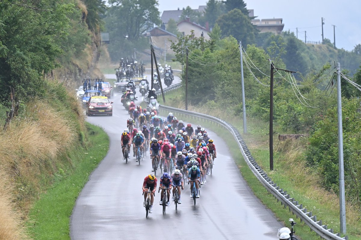 letour_col's tweet photo. 🔝Latinos GENERAL -Etapa 20-

1⃣3⃣ 🇪🇨 @NarvaezJho + 1:04:36"
1⃣4⃣ 🇨🇴 @HiguitSergio + 1:08:19"
🇨🇴 @Einerrubio1 + 2:21:56"
🇨🇴 @SantiagoBS26 + 2:45:48"
🇨🇴 @haroldtejada1 + 2:54:34"
🇦🇷 @EduSepulvedaARG + 5:02:54"

💛 #TDF2025 https://t.co/SSXc2RYpC8