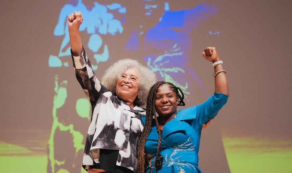 martin_rorra's tweet image. Angela Davis y Francia Márquez en el Encuentro Internacional Juntas, realizado en Colombia, en el día de ayer.
Que imagen tan potente de dos mujeres históricas.