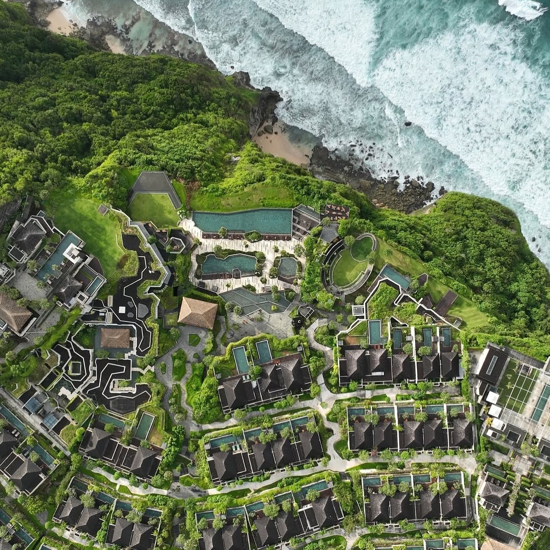 MBPrivateClient's tweet image. Six Senses Uluwatu, Bali offers a perspective that takes your breath away – and gives it back with each incoming tide. 

#businesstravelmanagement #travelmanagement #travelmanagementcompany