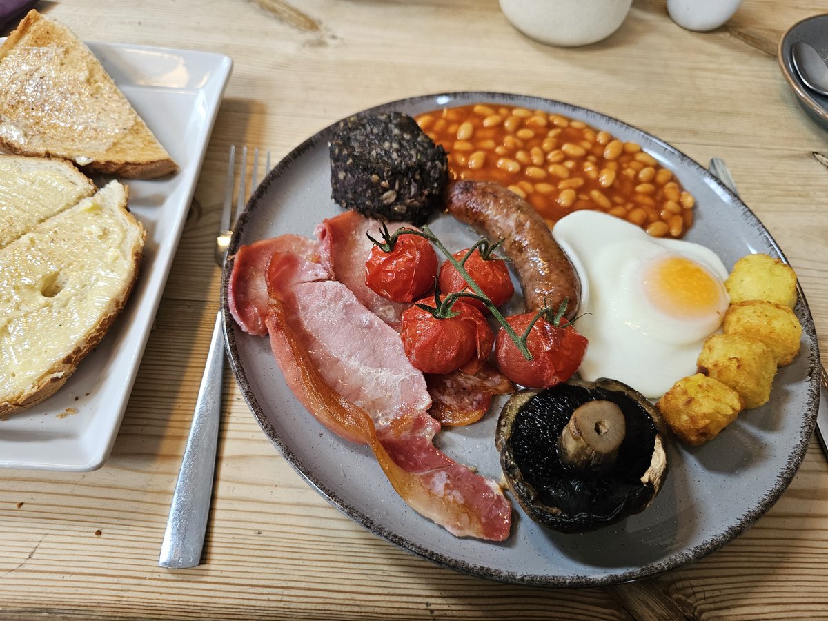 tractorman07's tweet image. Breakfast at the Dandelion and Duck, that's set me up for the day 👌