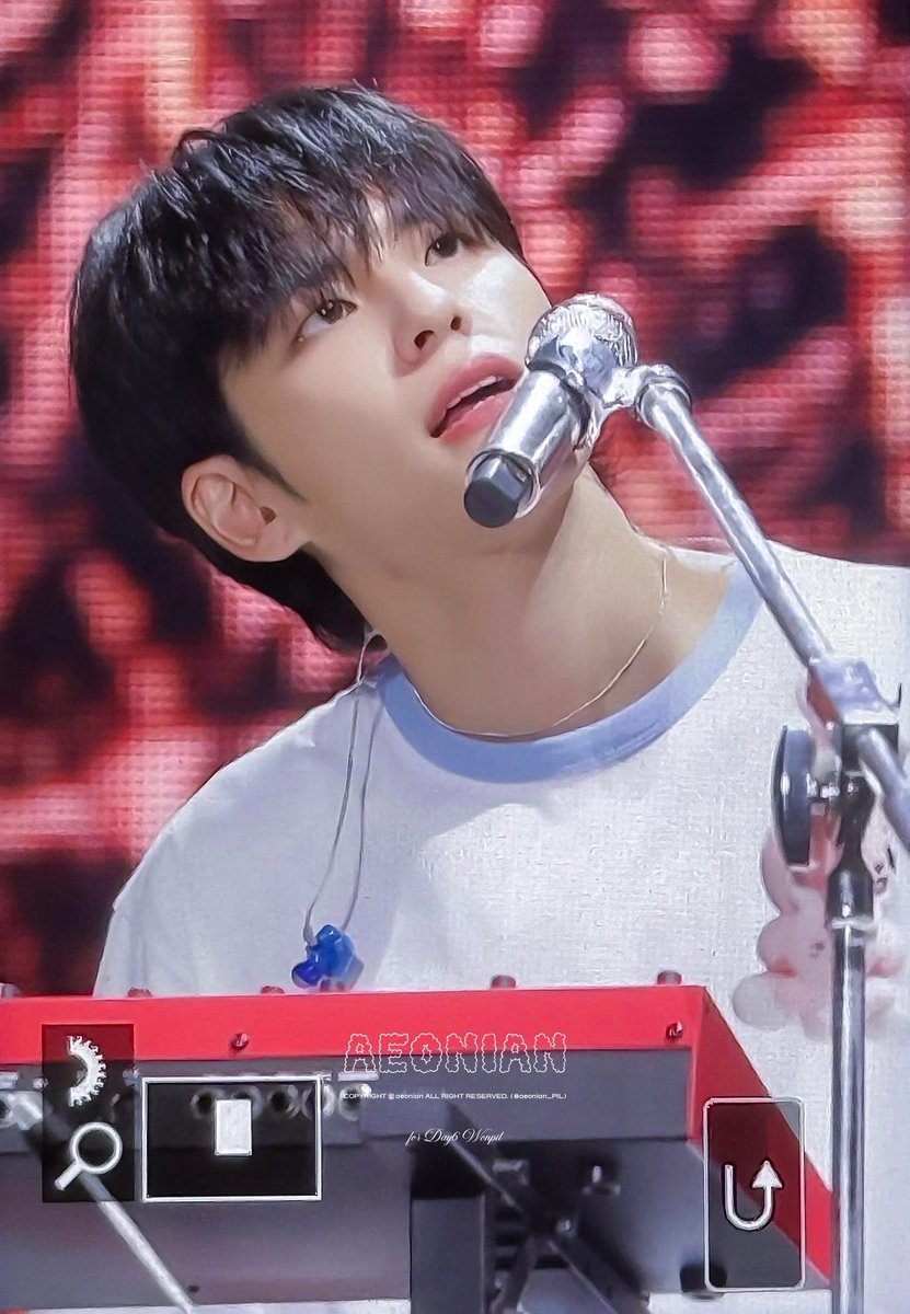 aeonian_PIL's tweet image. 250726 Pier10 #μν #WONPIL #λ°μ΄μμ€ #DAY6 preview