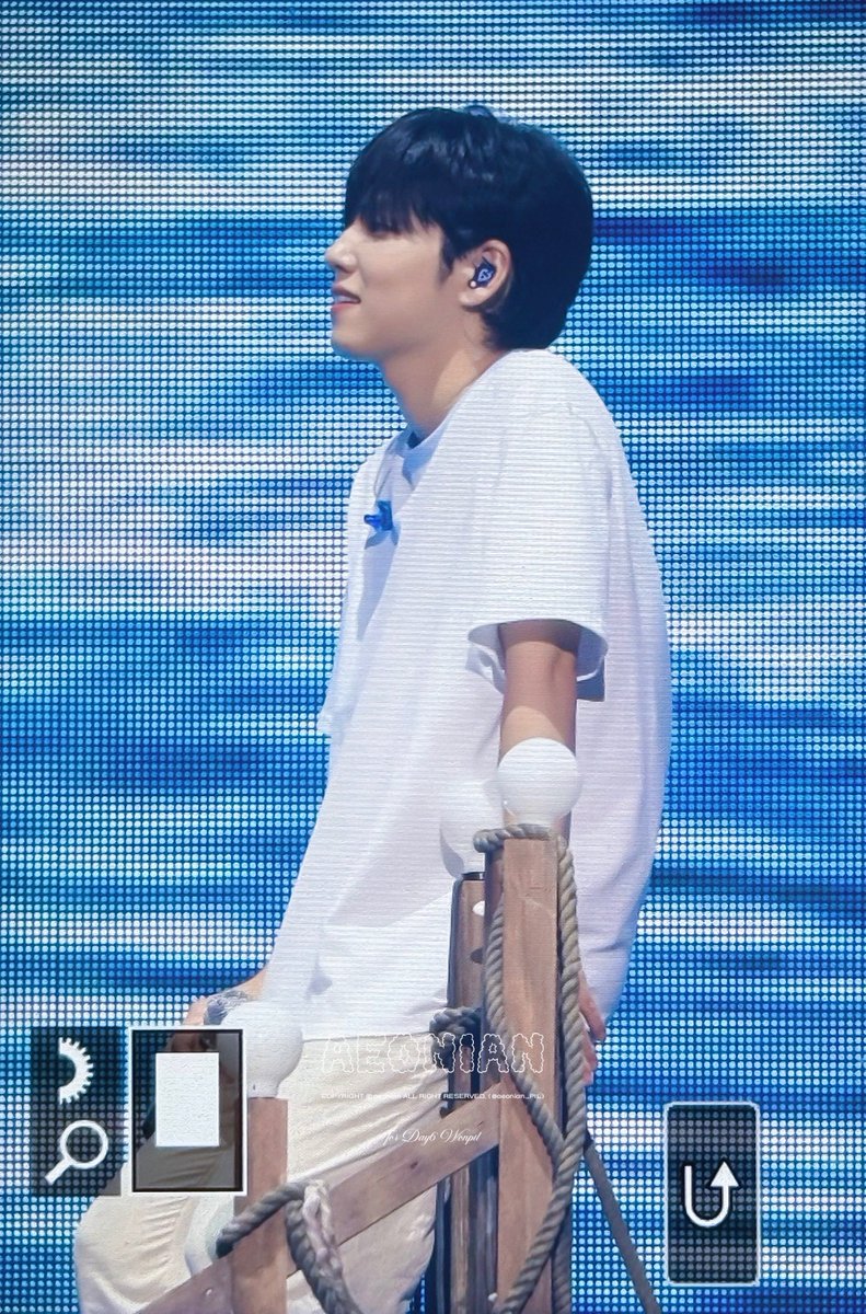 aeonian_PIL's tweet image. 250726 Pier10 #μν #WONPIL #λ°μ΄μμ€ #DAY6 preview