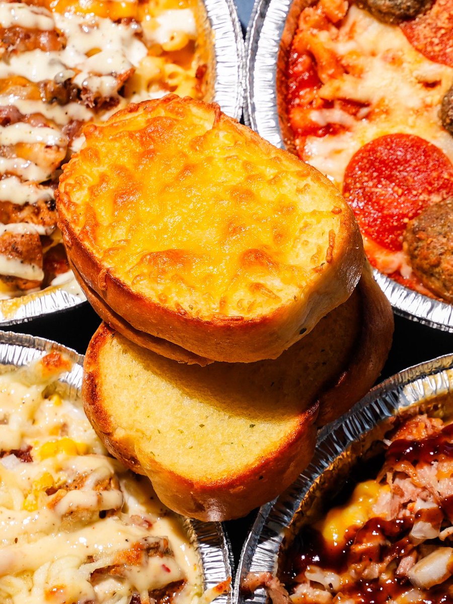 Cheesy bowls. Cheesy toast. Cheesy dreams. Your bowl isn’t complete without that golden, cheesy garlic toast on top! 🧄🧀
Swing by Shane’s Loaded Mac Bar this beautiful Saturday and load up on flavor the right way.
#StayCheesy #ShanesLoadedMacBar #MacAttack #GarlicToastGoals